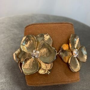 Gold-tone flower rhinestone stretchy costume jewellery bracelet